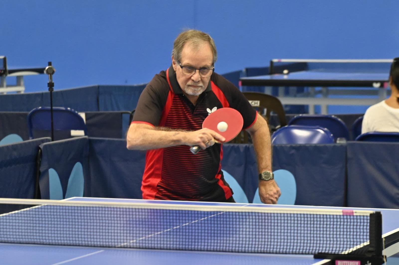 Carlos Zeller playing table tennis